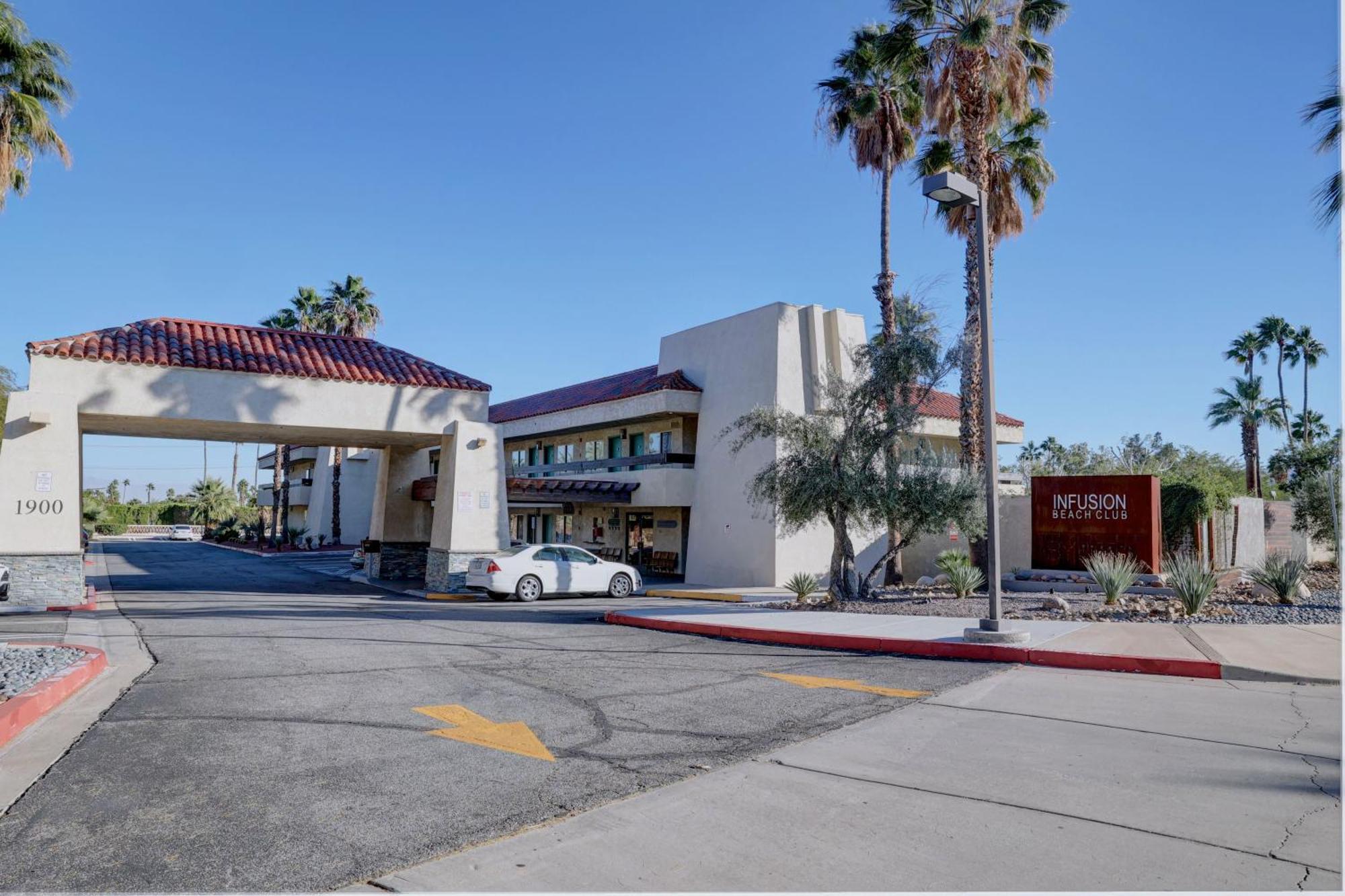 5 Airport Hotels Near Heritage Palms Golf Club That Deliver