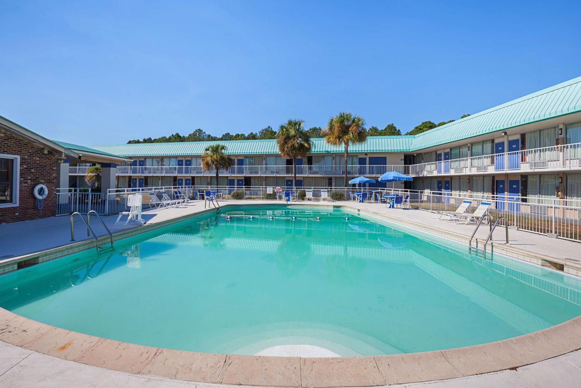Staying Near Academic Assistance Ctr: 4 Budget Hotels Compared