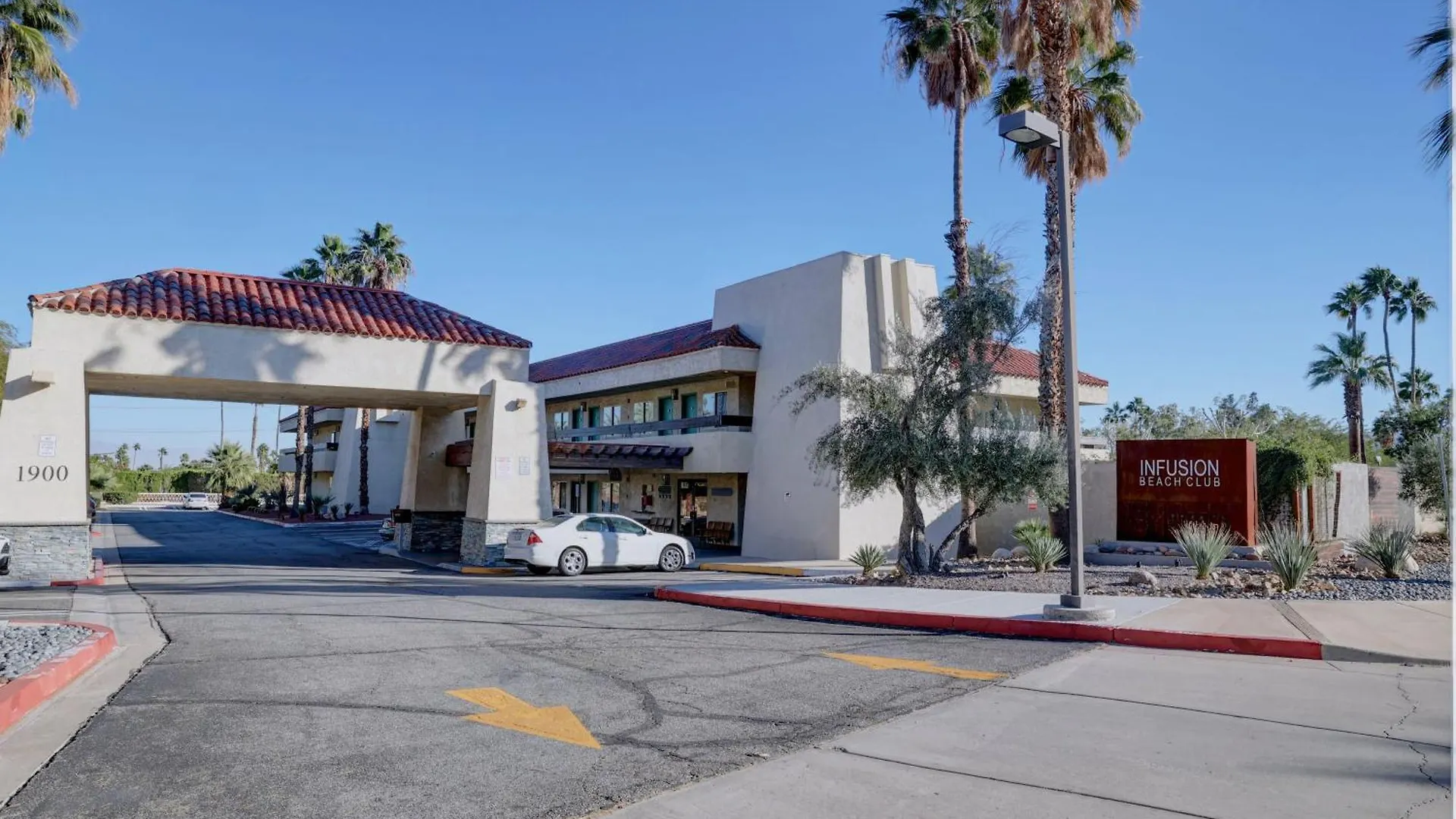 5 Airport Hotels Near Heritage Palms Golf Club That Deliver