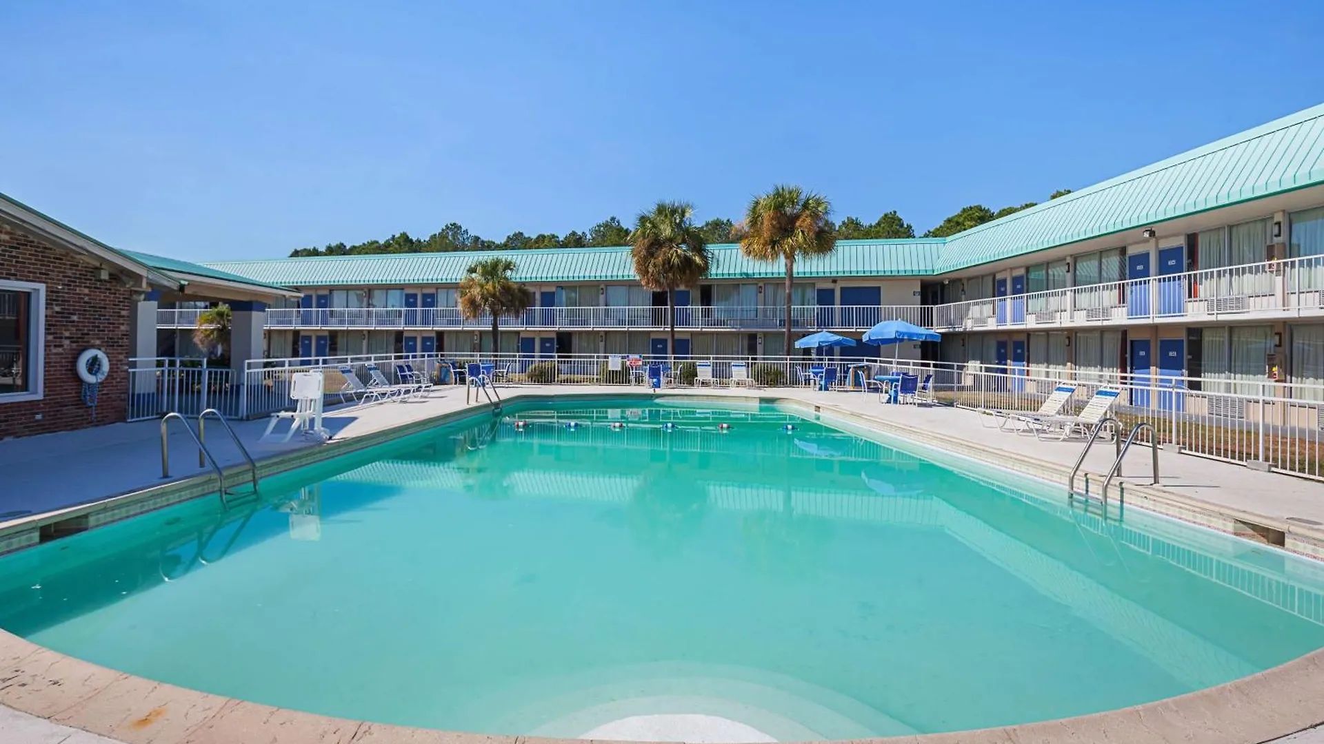 Staying Near Academic Assistance Ctr: 4 Budget Hotels Compared