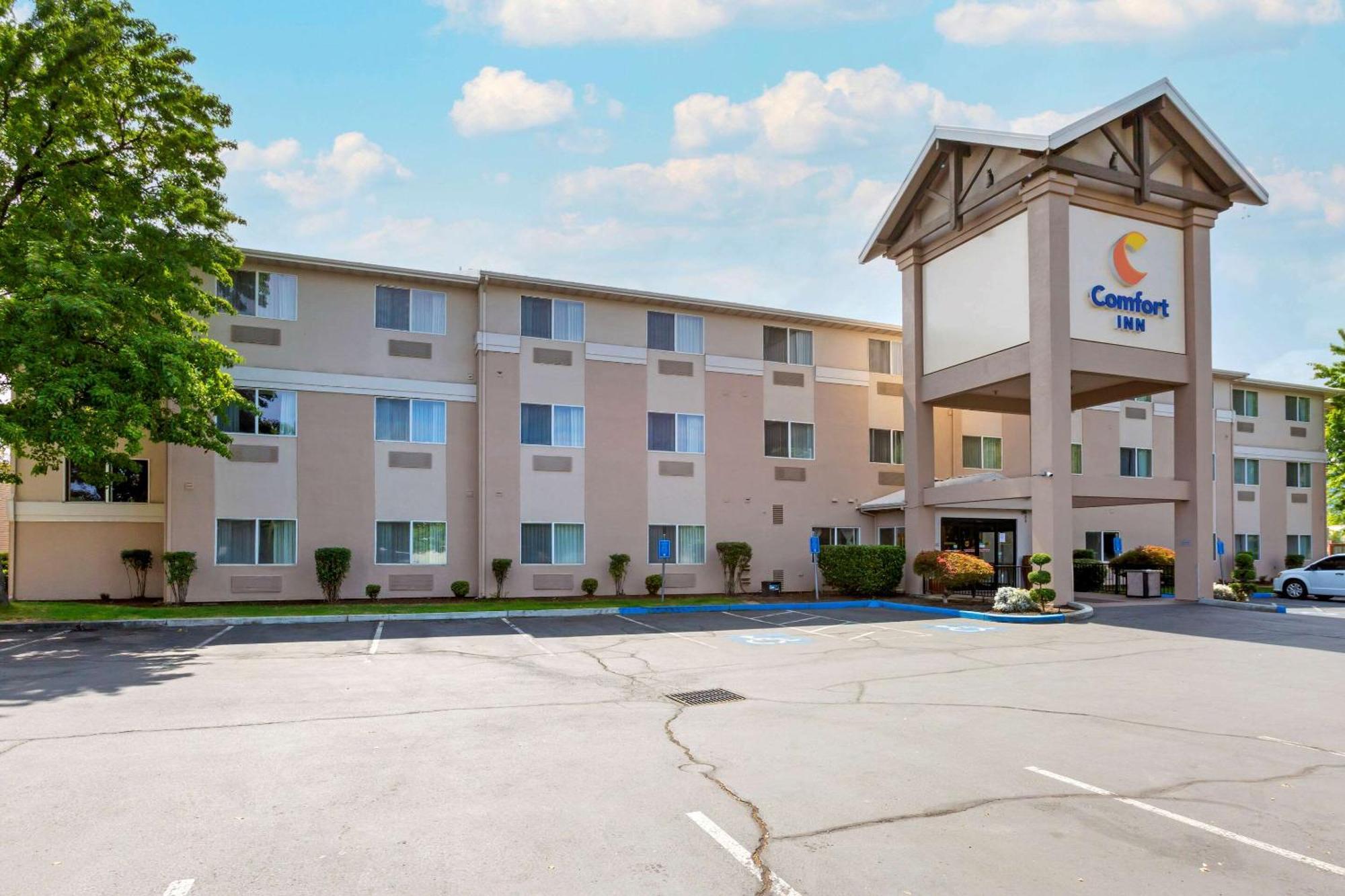8 Best Budget Hotels Near Crater Lake, Oregon
